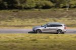 Volvo V60 D4 Momemtum 2018 года (UK)